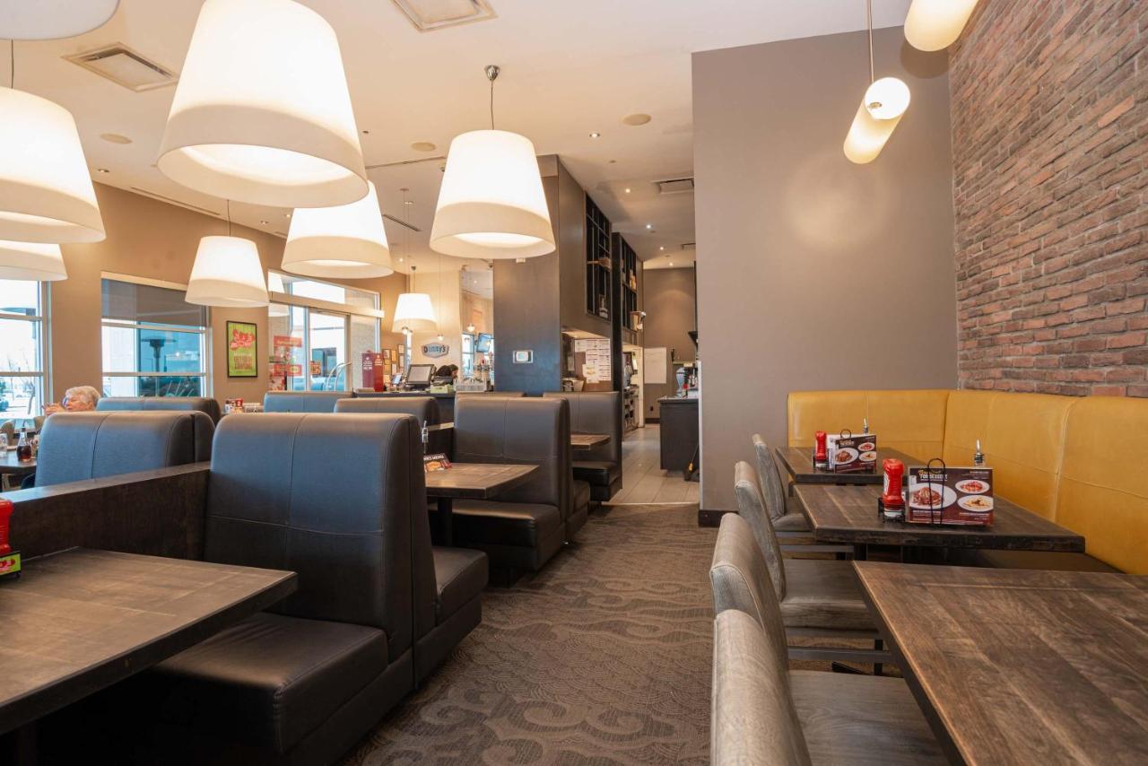 Sandman Signature Edmonton South Hotel Екстер'єр фото