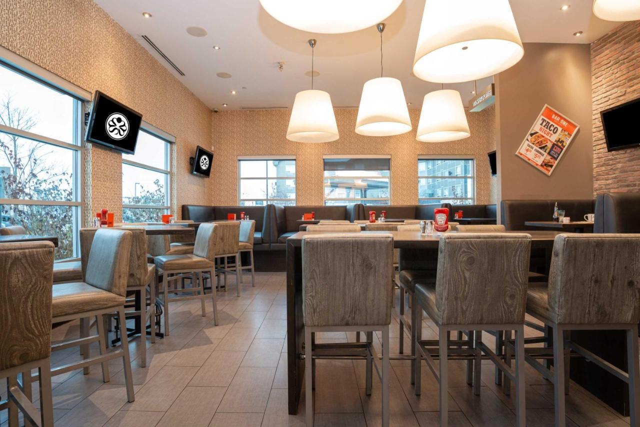 Sandman Signature Edmonton South Hotel Екстер'єр фото